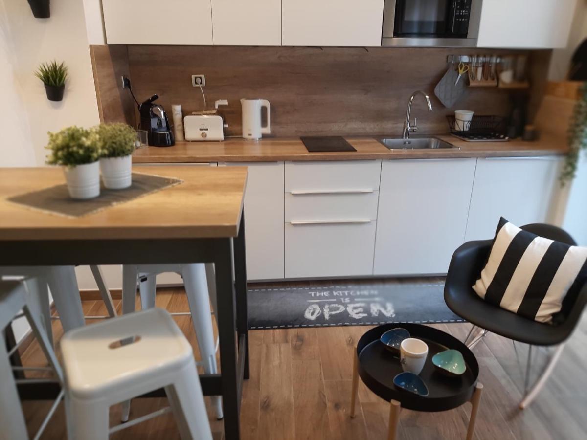 Arena Design Apartments With Free Private Parking And With A Terrace Pula Eksteriør billede