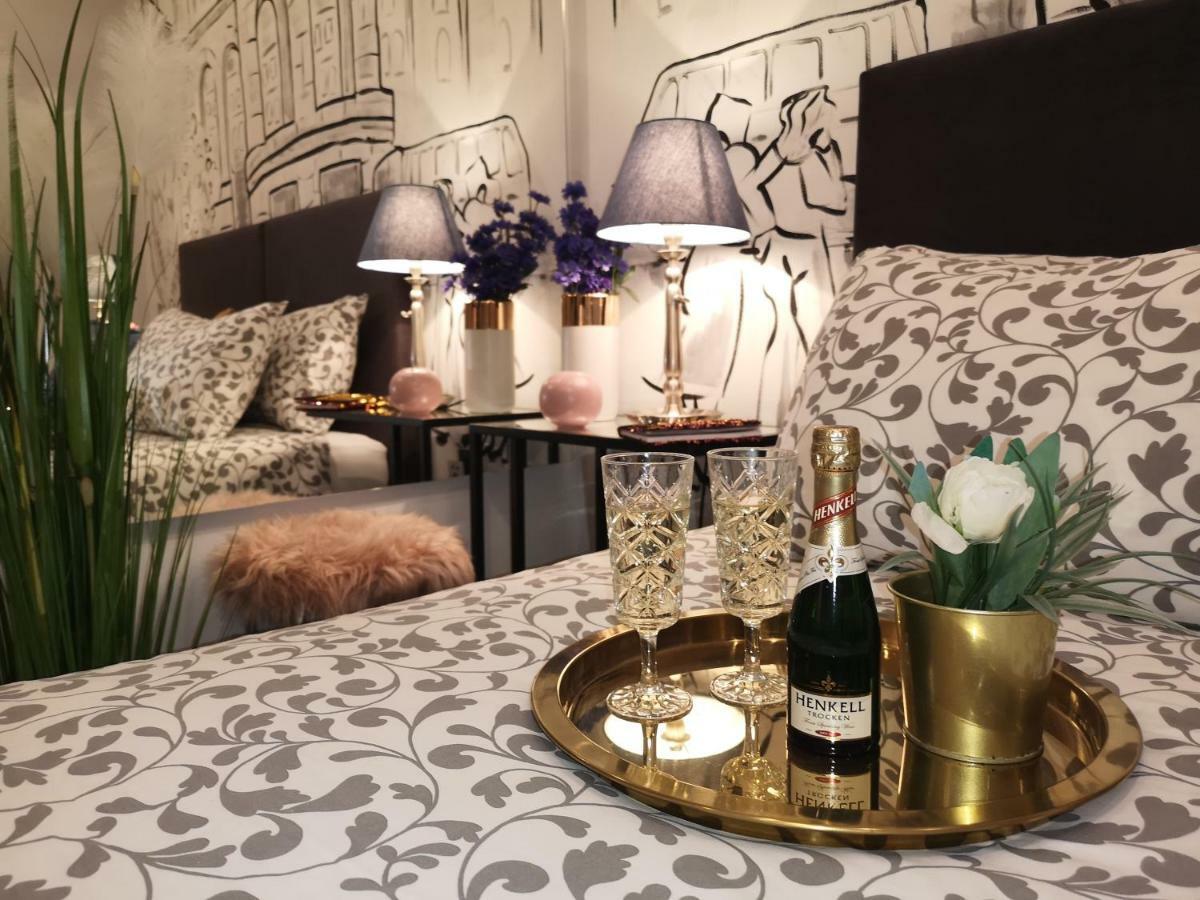 Arena Design Apartments With Free Private Parking And With A Terrace Pula Eksteriør billede
